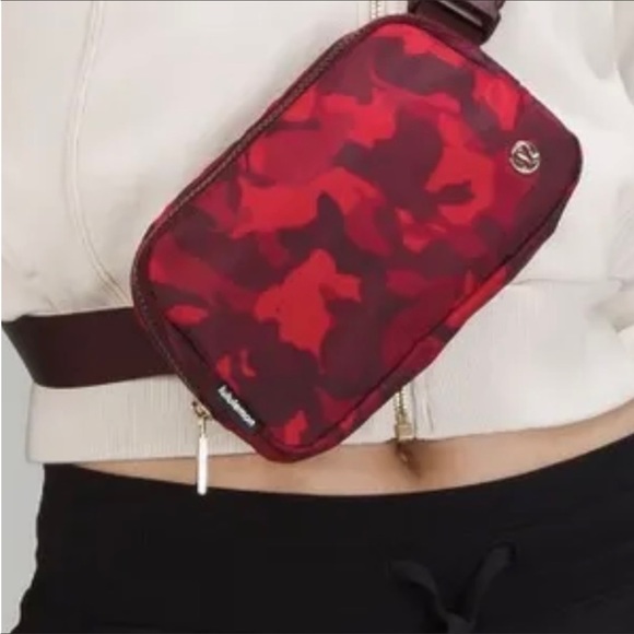 ‼️RARE‼️LULULEMON RARE EXCLUSIVE LUNAR NEW YEAR BUNNY BELT BAG 1L - Picture 4 of 9